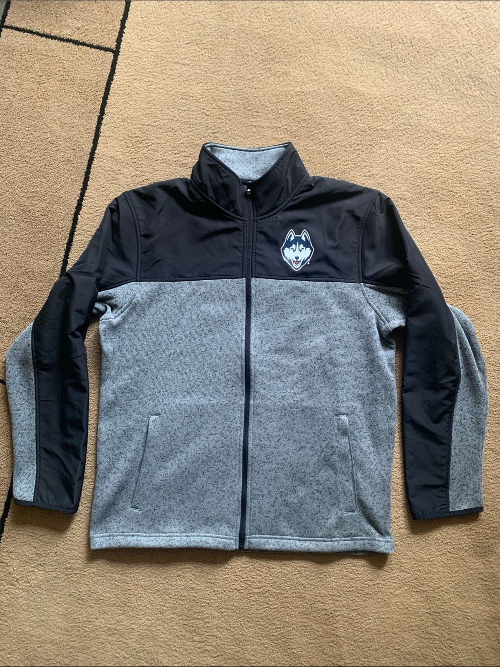 Men's XL UCONN Full-Zip Lightweight Jacket with Huskies Logo NWOT